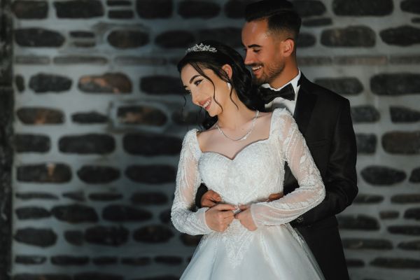 Brautkleid finden: online und vor Ort